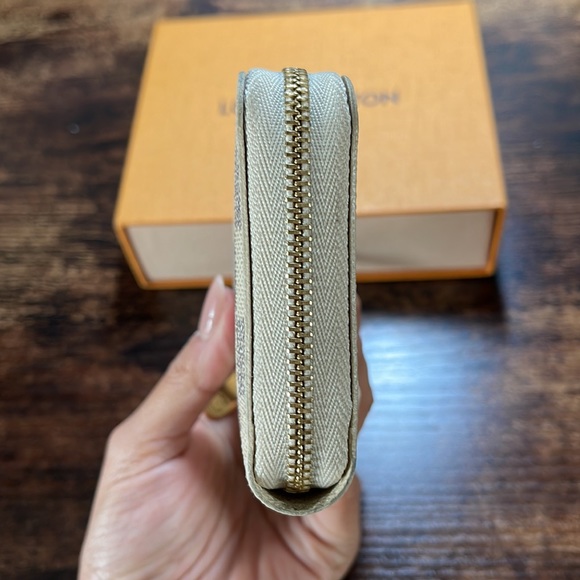 Louis Vuitton Zippy Coin Purse in Damier Azur - Picture 6 of 13